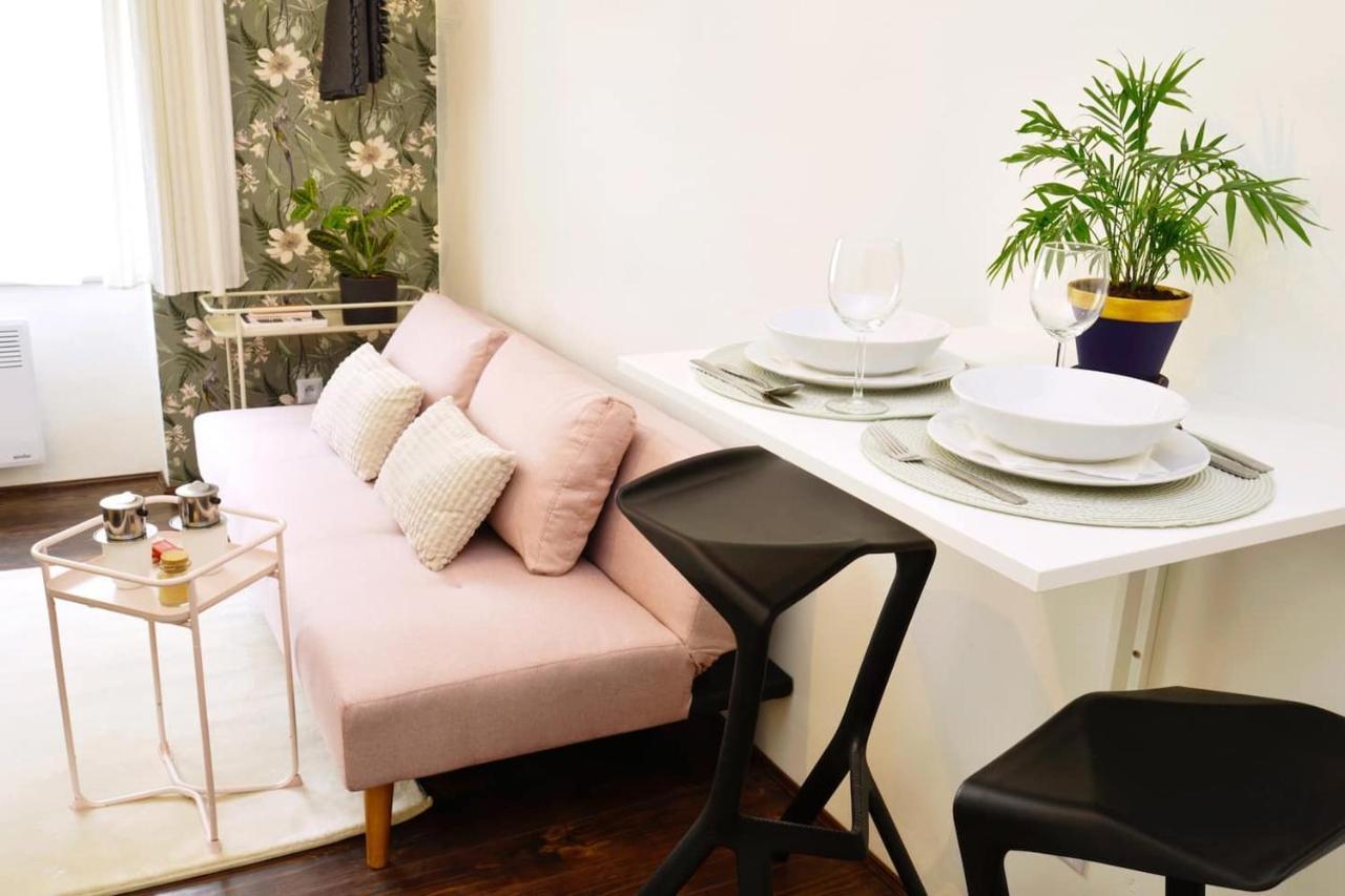 Lazy Sofa ° Apartment ฮราเดตสคราโลเว ภายนอก รูปภาพ