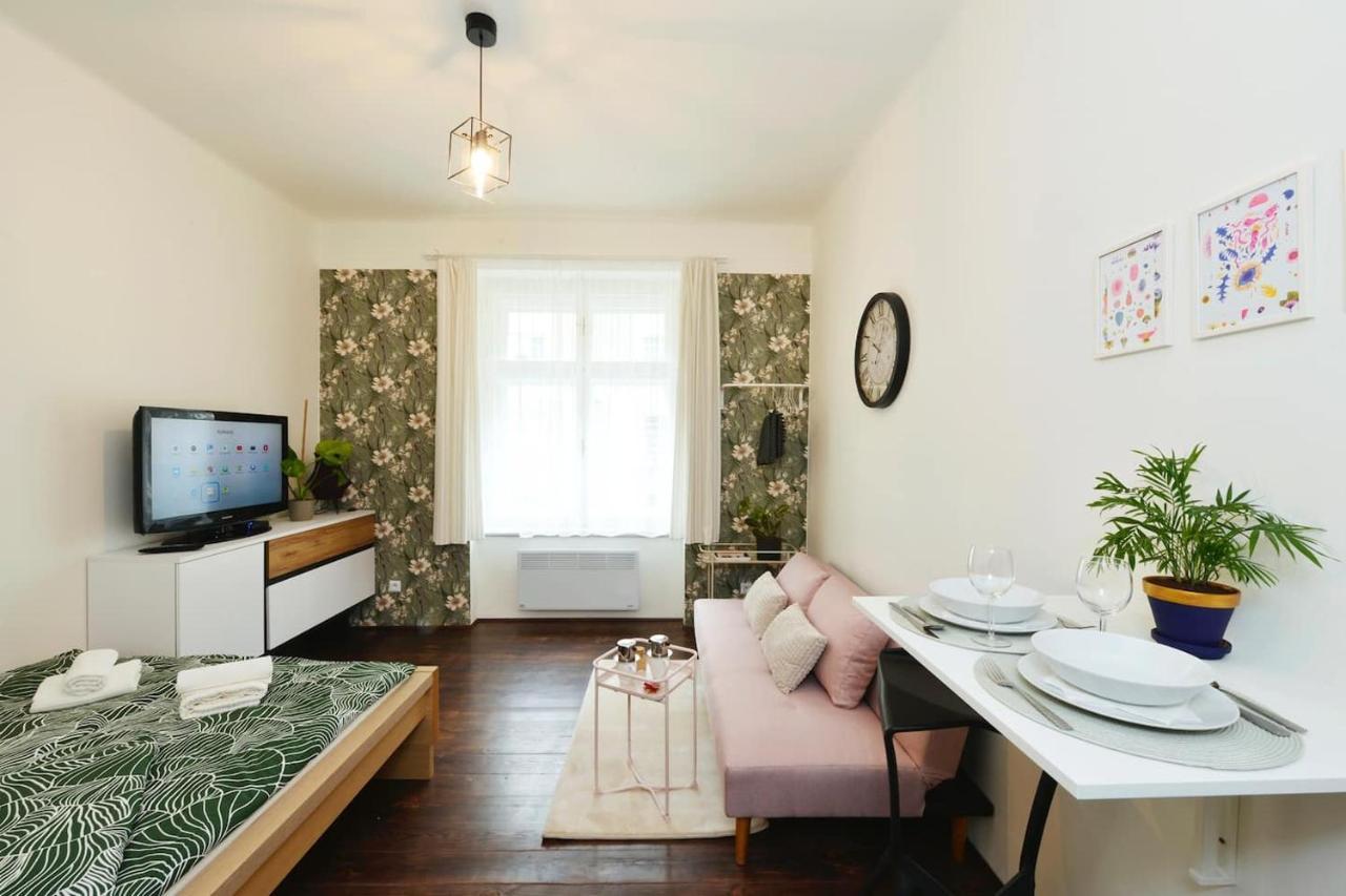 Lazy Sofa ° Apartment ฮราเดตสคราโลเว ภายนอก รูปภาพ